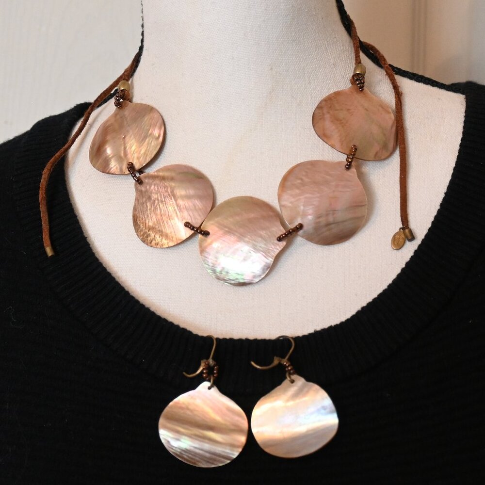 Cookie Lee Iridescent Shell Disc Necklace and Earring Set - Pink/Peach Tones